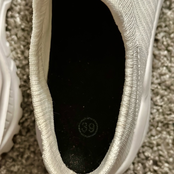 Women’s White Slip-On sneakers Size 7.5 - Picture 4 of 8
